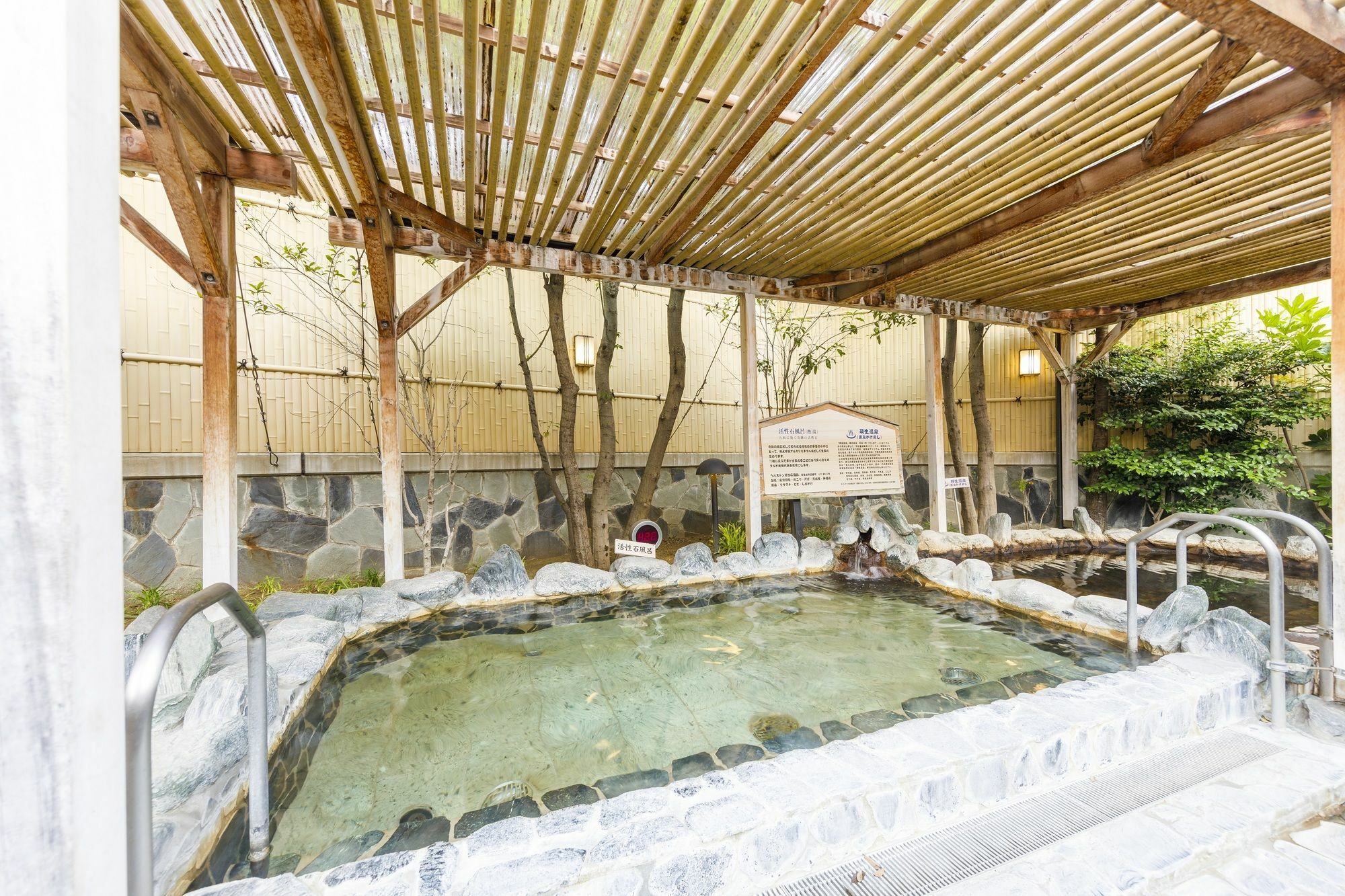 Route Inn Grantia Hanyu Spa Resort Екстер'єр фото